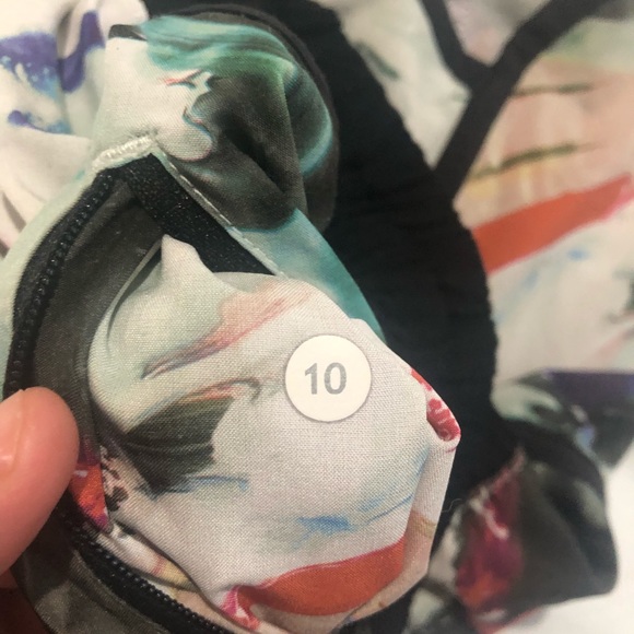 Lululemon pigment wave tracker shorts size 10 - Picture 4 of 7